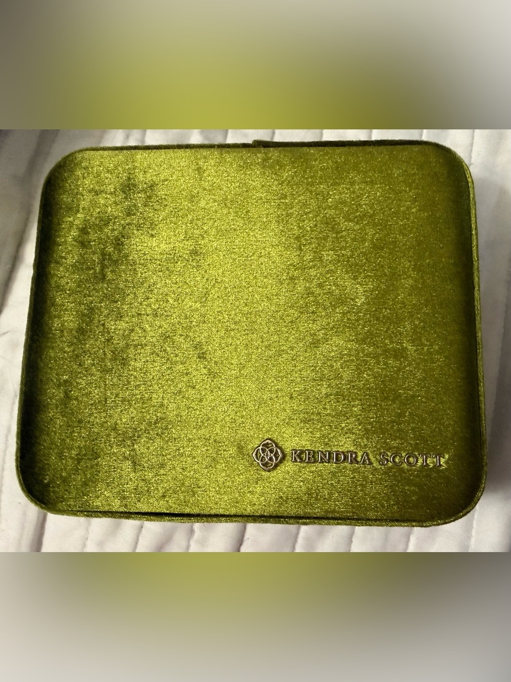 Kendra Scott Mattie Velvet Jewelry Pouch Peridot